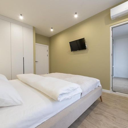 Luxury Apartment Near Metro Station Osokorky Kiev Buitenkant foto
