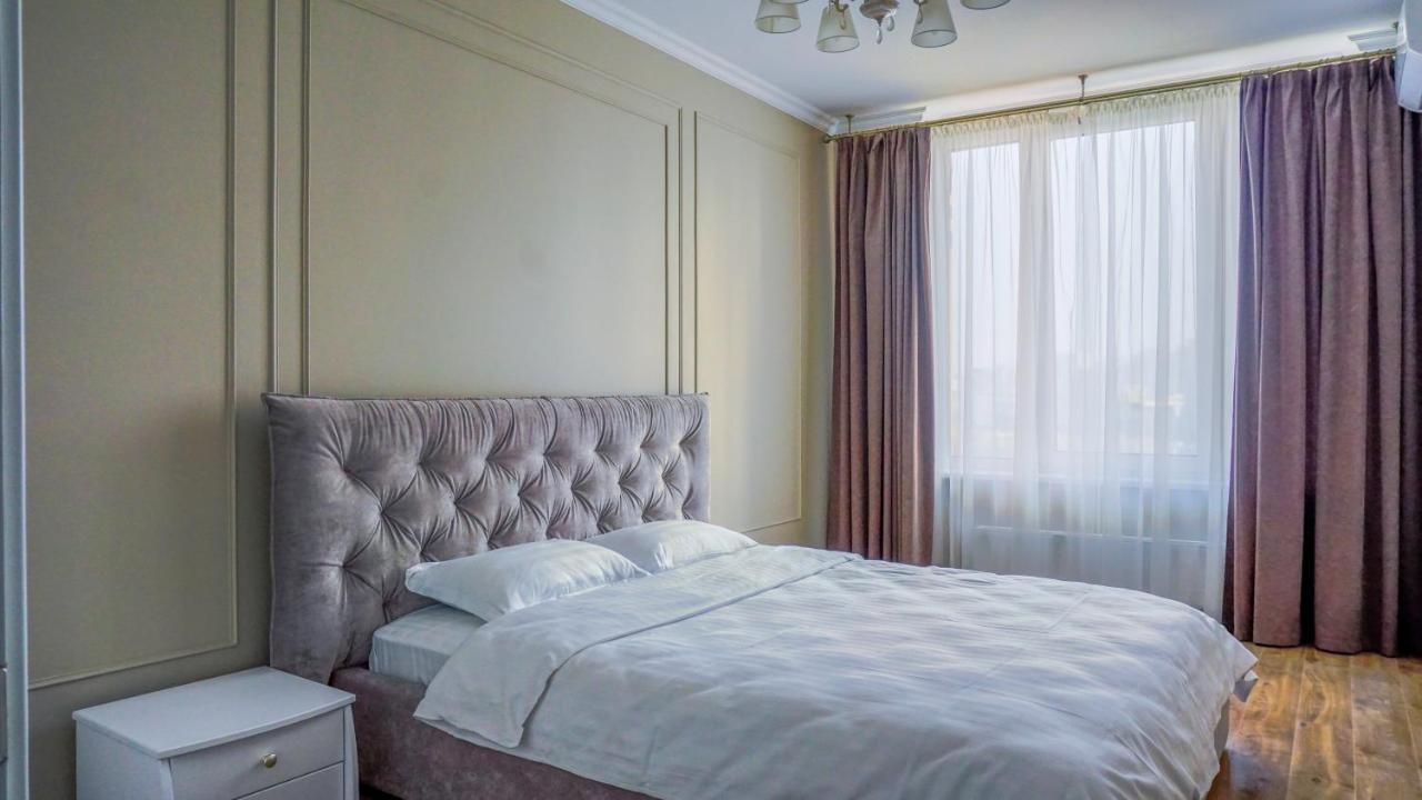 Luxury Apartment Near Metro Station Osokorky Kiev Buitenkant foto