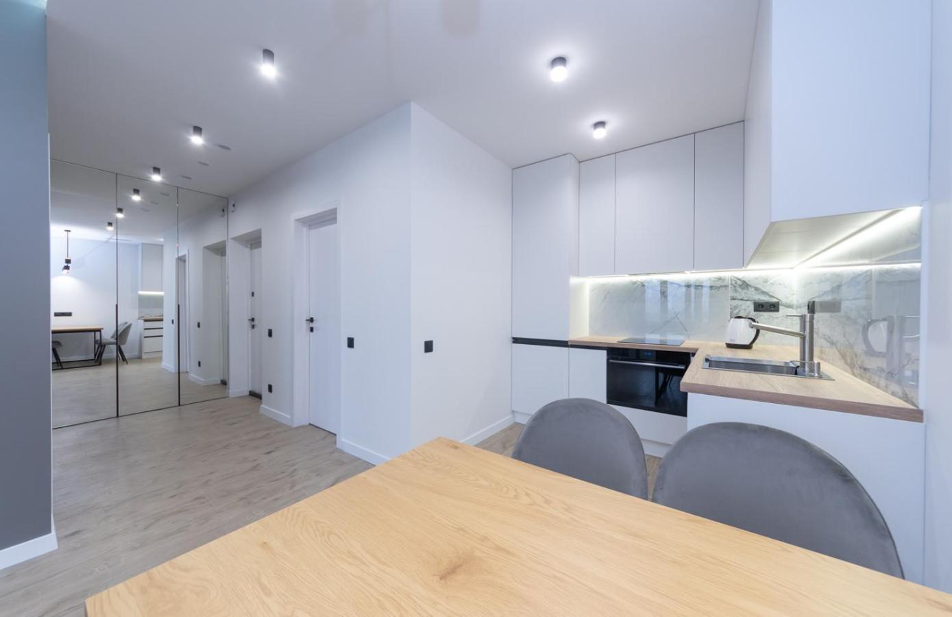 Luxury Apartment Near Metro Station Osokorky Kiev Buitenkant foto