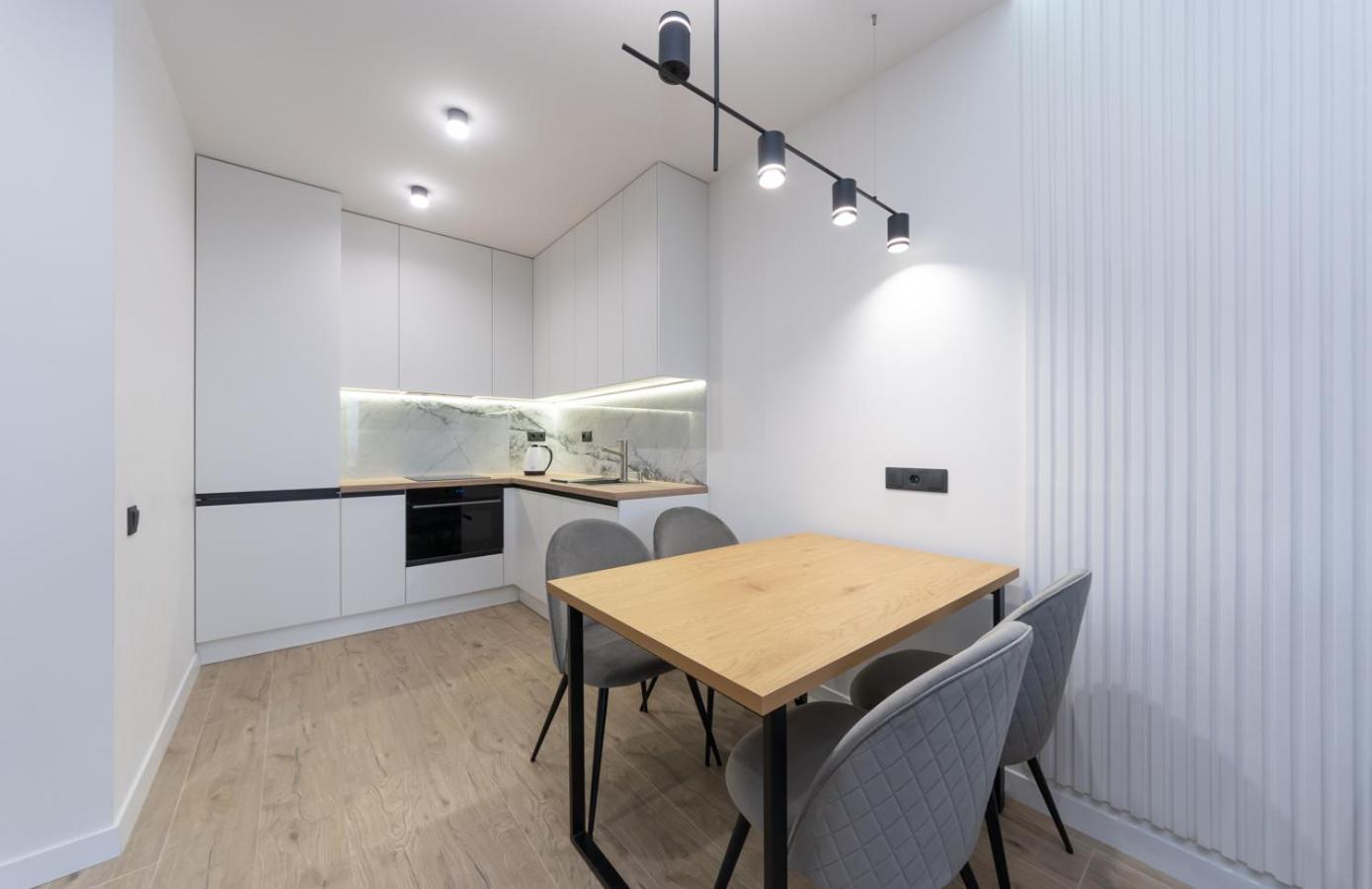 Luxury Apartment Near Metro Station Osokorky Kiev Buitenkant foto