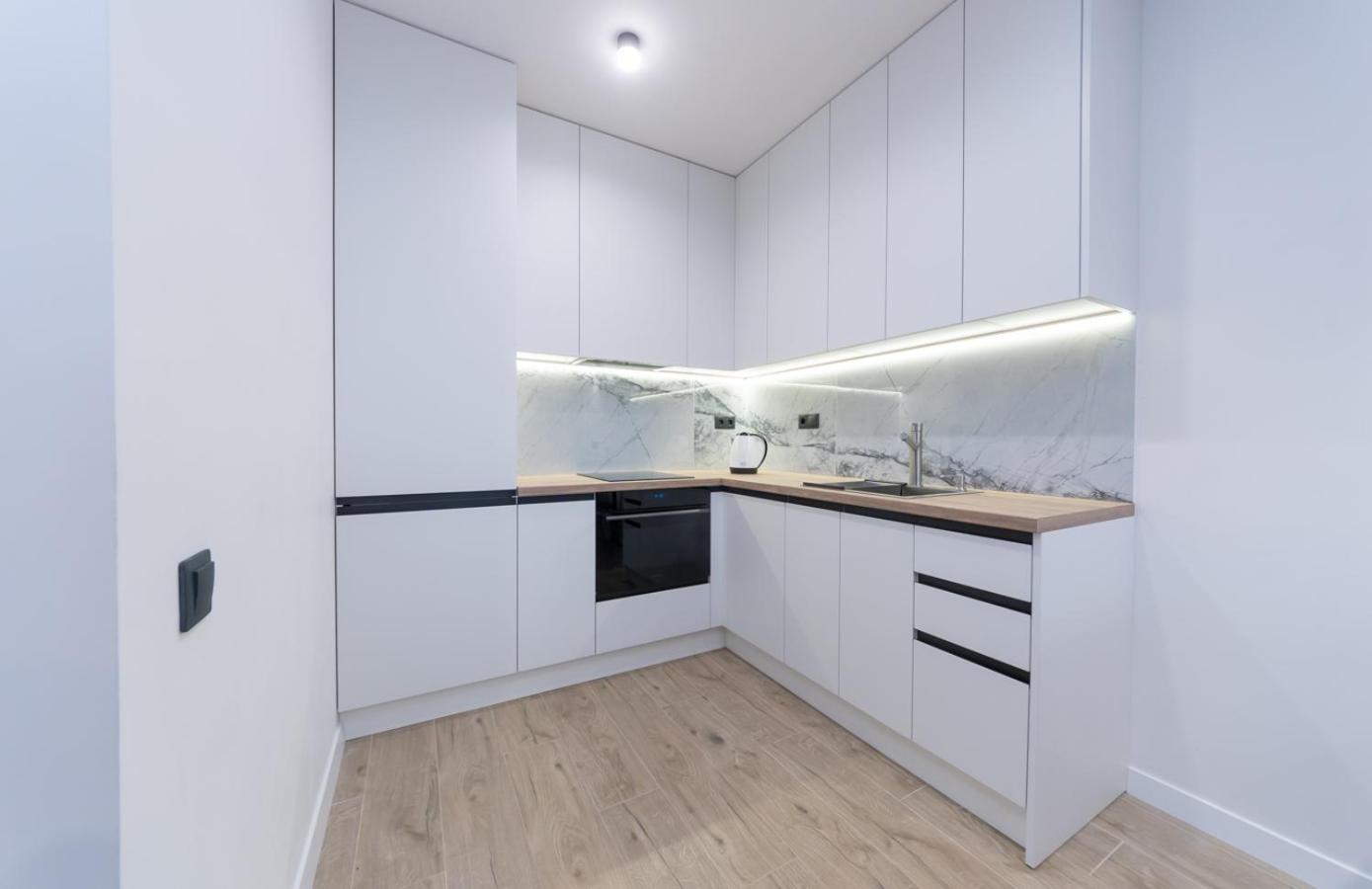 Luxury Apartment Near Metro Station Osokorky Kiev Buitenkant foto