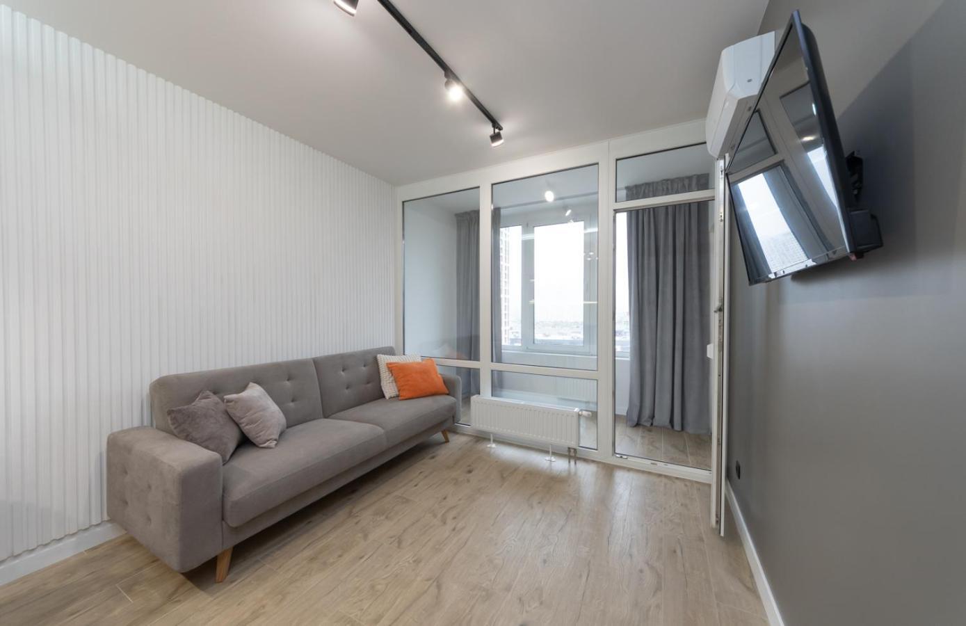 Luxury Apartment Near Metro Station Osokorky Kiev Buitenkant foto