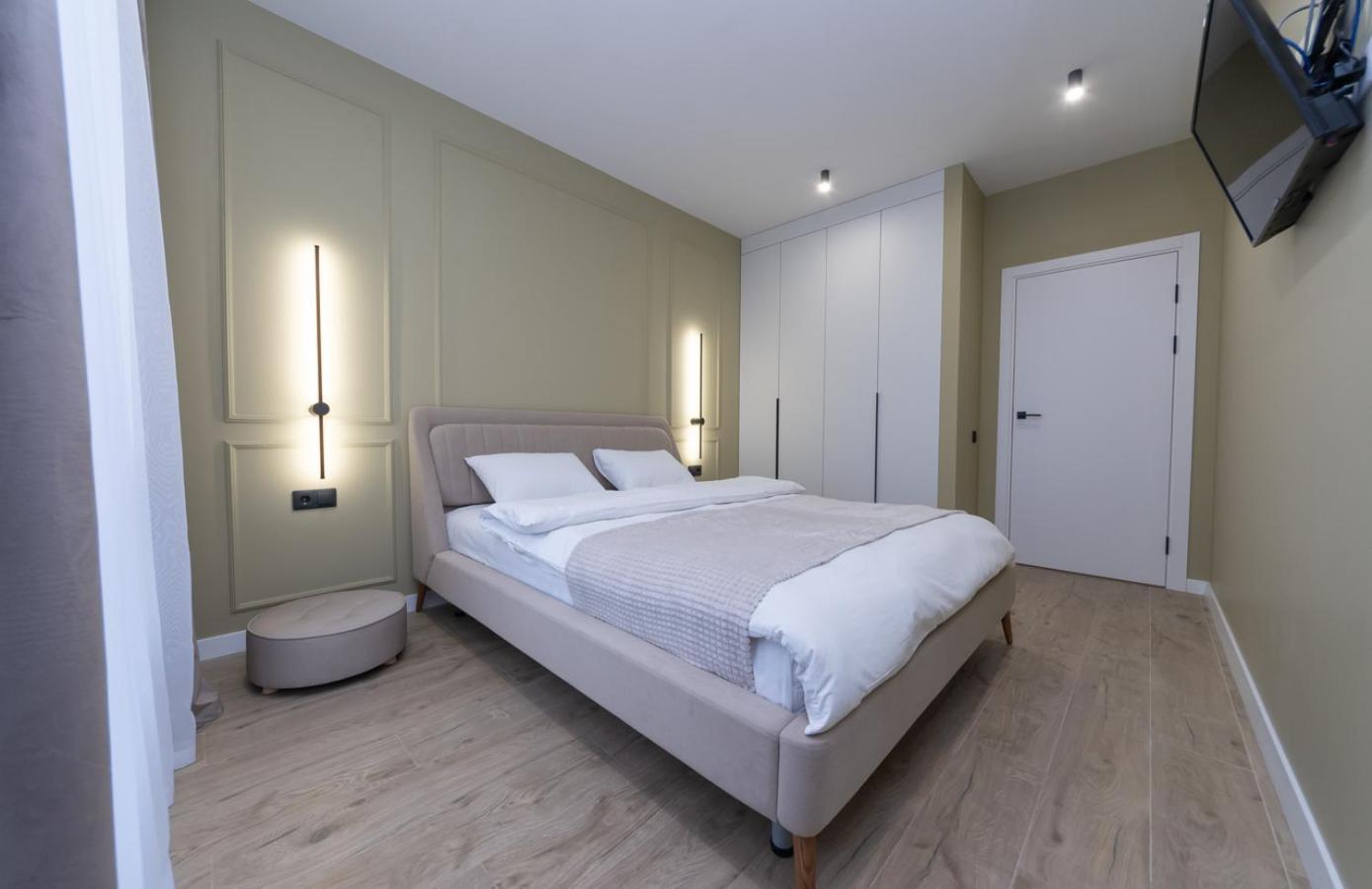 Luxury Apartment Near Metro Station Osokorky Kiev Buitenkant foto