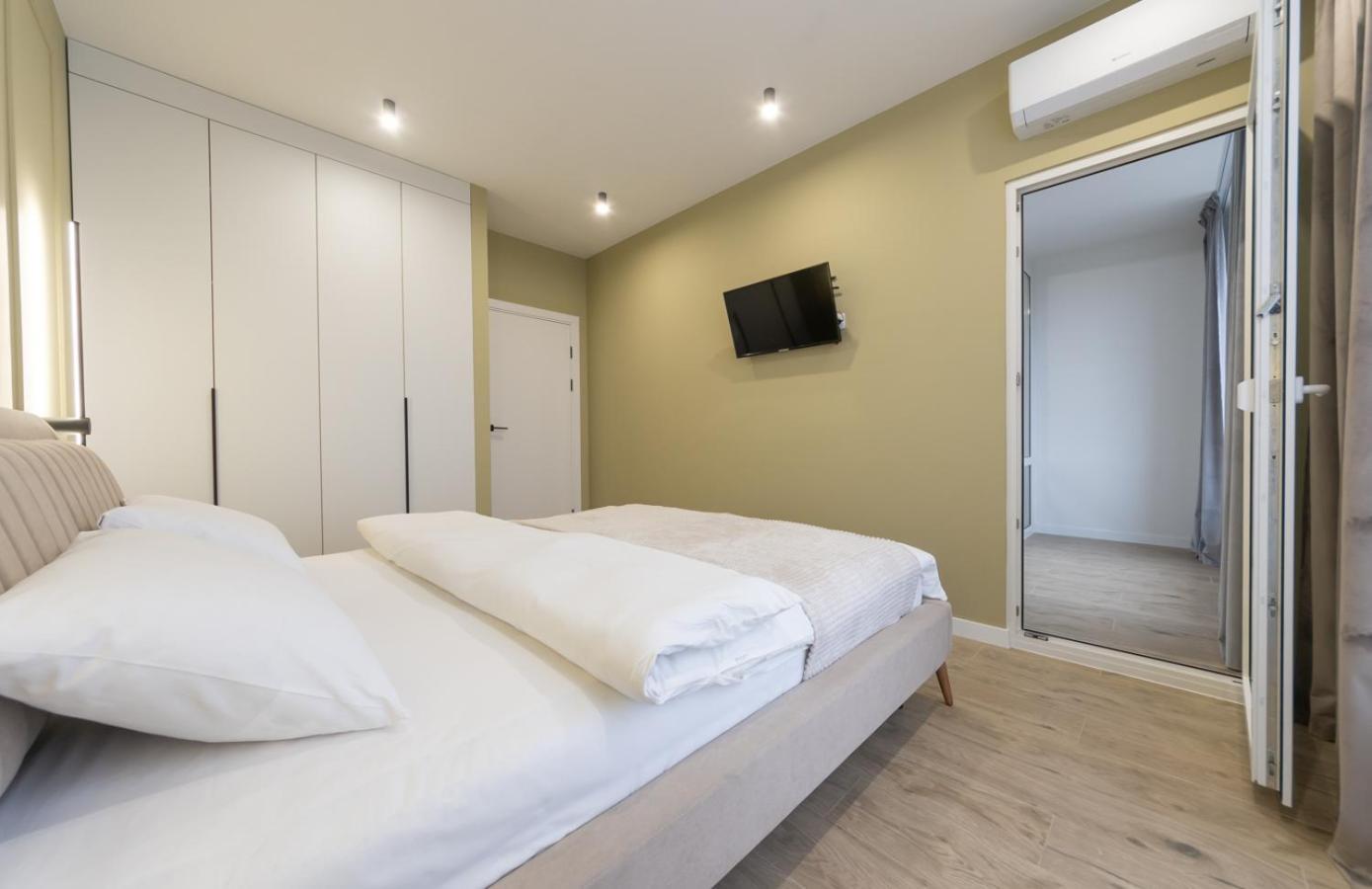 Luxury Apartment Near Metro Station Osokorky Kiev Buitenkant foto