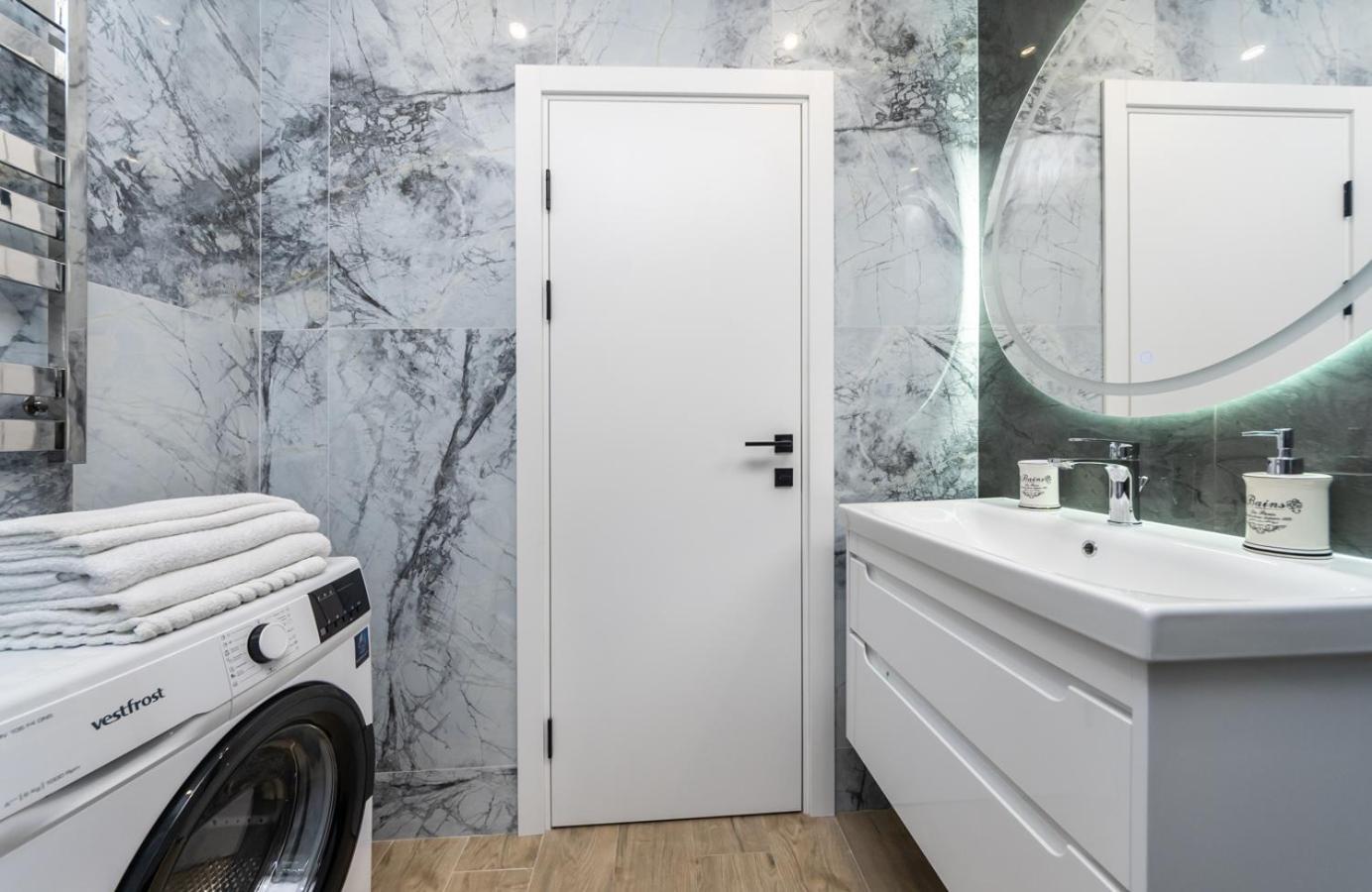 Luxury Apartment Near Metro Station Osokorky Kiev Buitenkant foto
